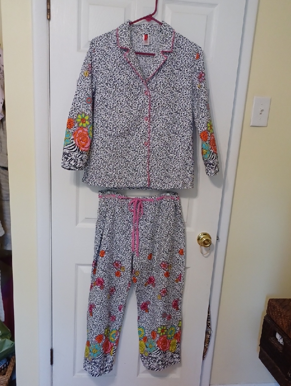 Josie By Natori Sz M, Floral Accent Black & White Pajama Set